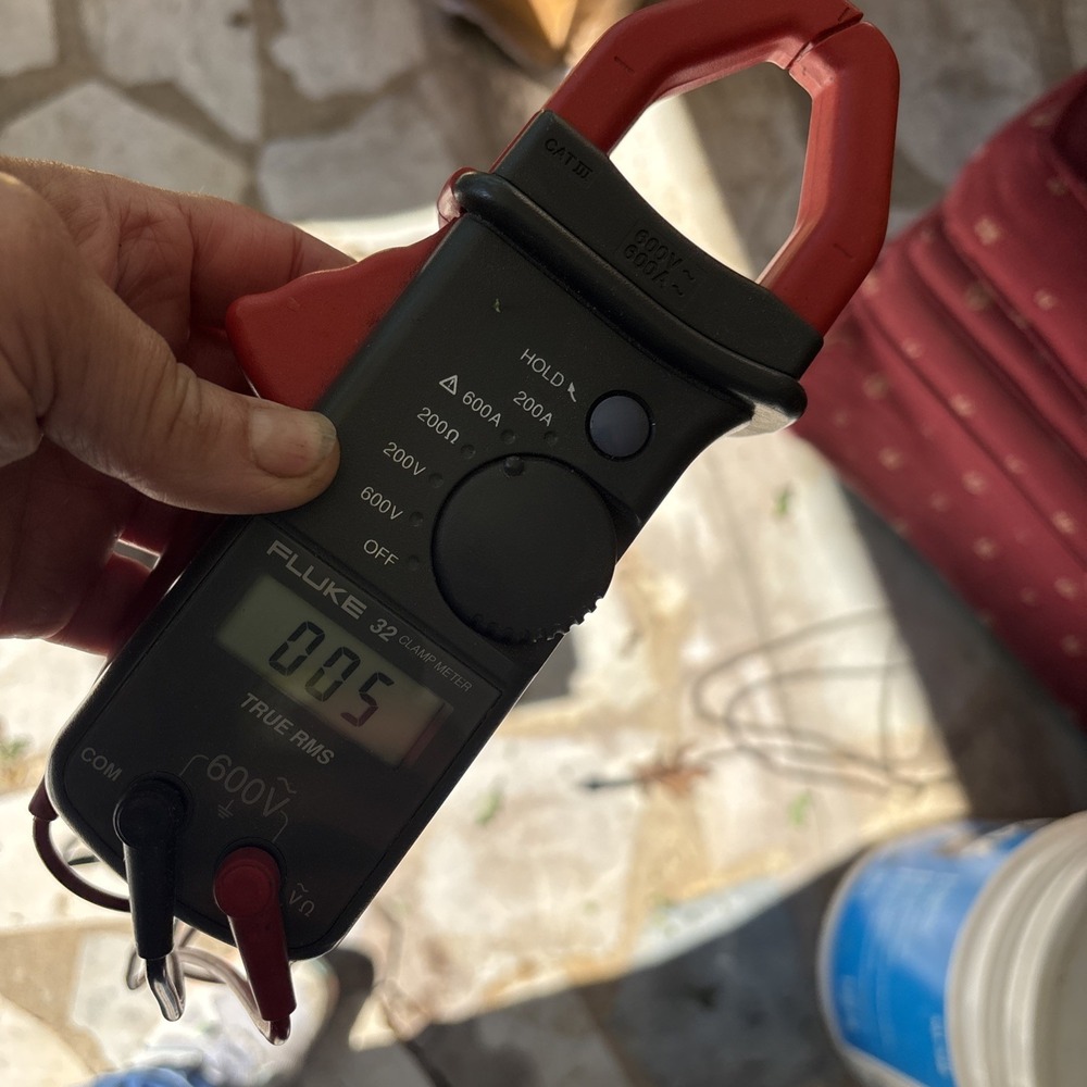 Fluke 32 Clamp Meter 600V‎ 600A CAT III with Multimeter With Leads